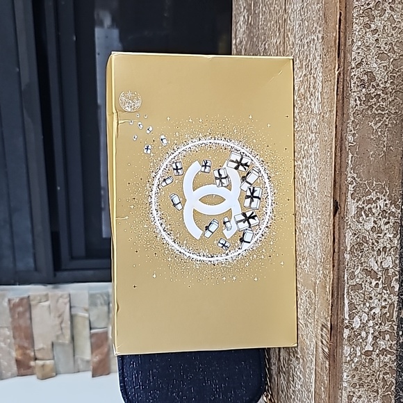 AUTHENTIC-NWT Chanel Beauty Bag Crossbody - Picture 8 of 8